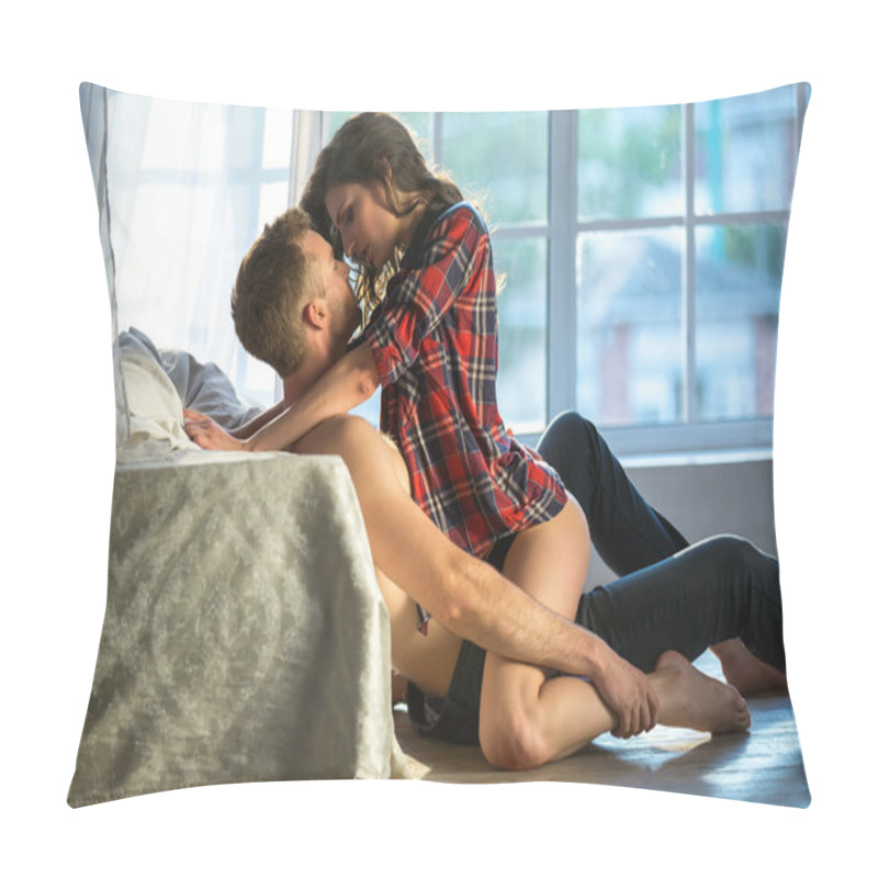 Personality  Passionate Couple Kissing Pillow Covers