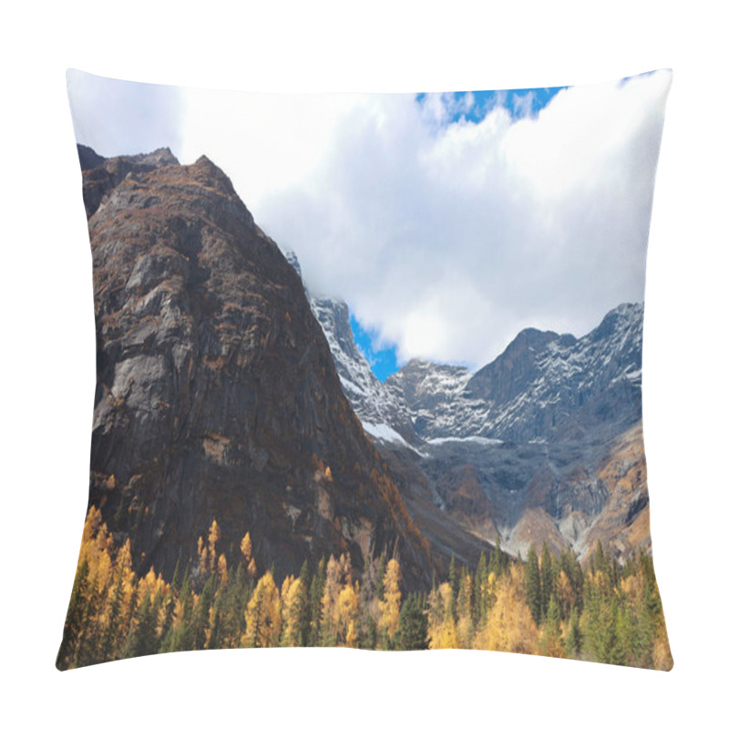 Personality  Landscape Of Siguniang Mountain Or Four Girls Mountains With ,located In The Aba Tibetan And Qing Autonomous Prefecture In Western Sichuan Of China. Pillow Covers