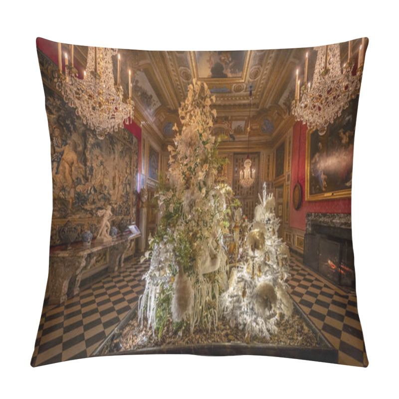 Personality  Maincy, France - 11 29 2024: Le Grand Noel. View Of A Fairy Tale Journey Snow White And The Seven Dwarfs Pillow Covers