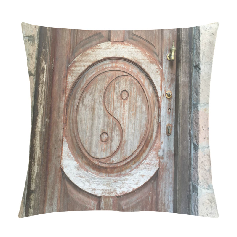 Personality  Yin-Yang Symbol Carved On Wooden Door Pillow Covers