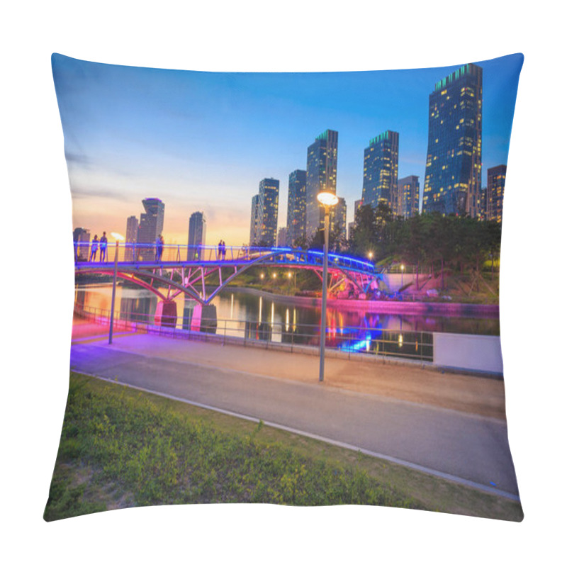 Personality  Songdo Central Park In Songdo International Business District, I Pillow Covers