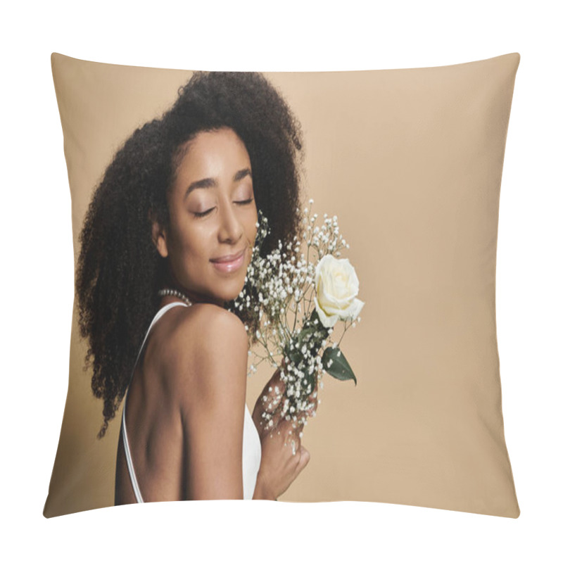 Personality  A Beautiful African American Woman With Natural Makeup Holds A Bouquet Of White Flowers Against A Beige Background. Pillow Covers