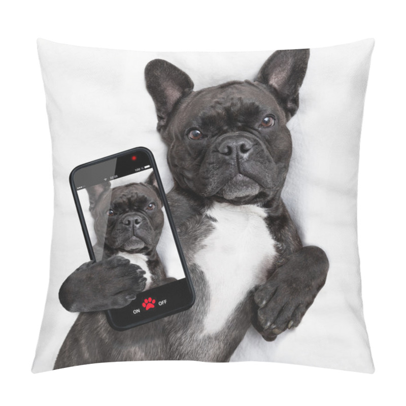 Personality  Dog Selfie In Bed Pillow Covers