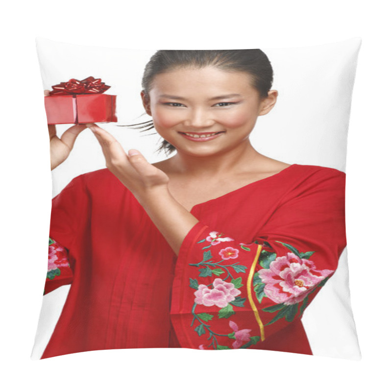 Personality  Traditional Asian Chinese Woman With A Gift In Her Hands Pillow Covers