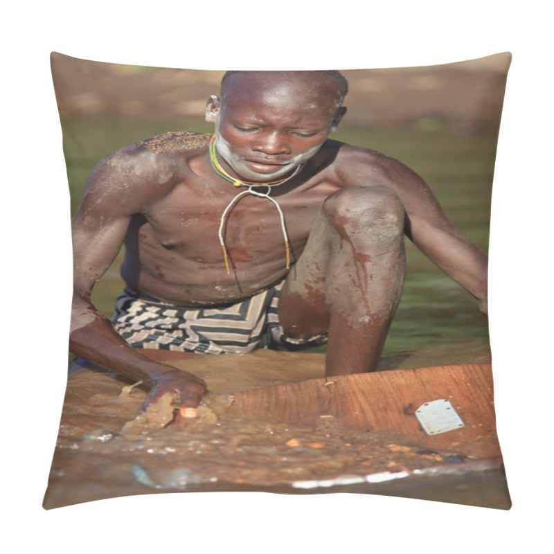 Personality  Unidentified Suri Man Digging Gold Pillow Covers