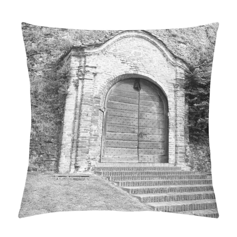 Personality  Old Medieval Castle Gate. Black And White Photo Pillow Covers