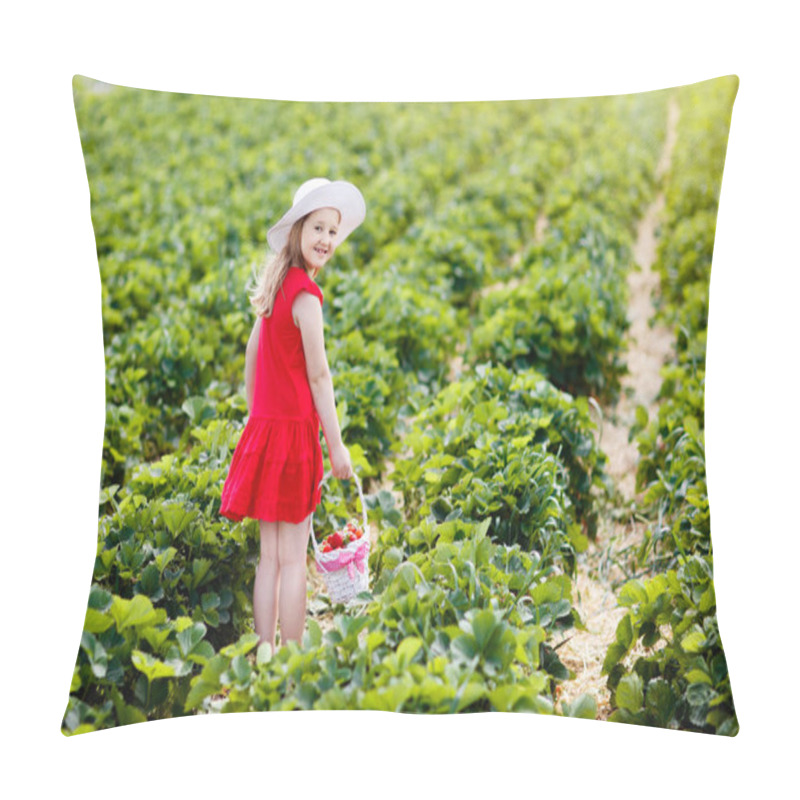 Personality  Kids Pick Strawberry On Berry Field In Summer Pillow Covers