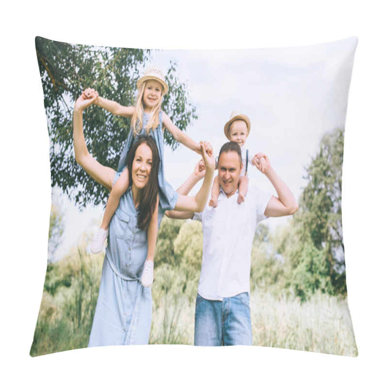 Personality  Mother  Father Piggybacking Children In Straw Hats Together Pillow Covers