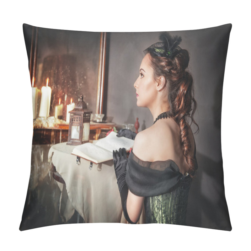 Personality  Beautiful Woman In Medieval Dress Near Mirror Pillow Covers