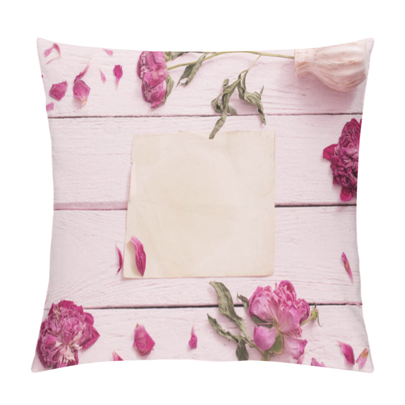 Personality  Dried Flowers On Pink Wooden Background Pillow Covers