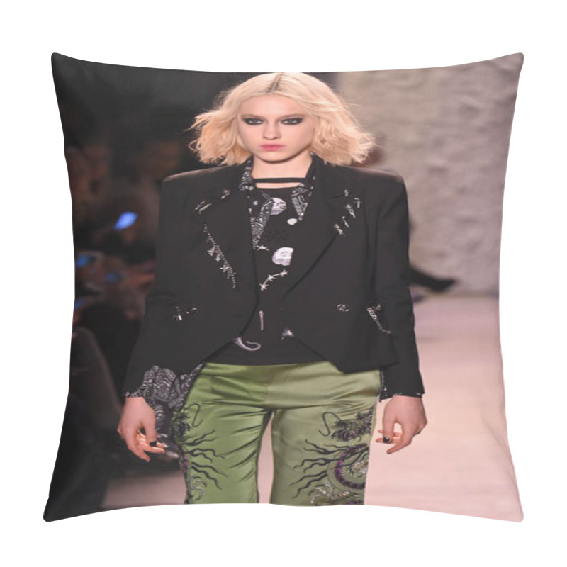 Personality   Nicole Miller Show Pillow Covers