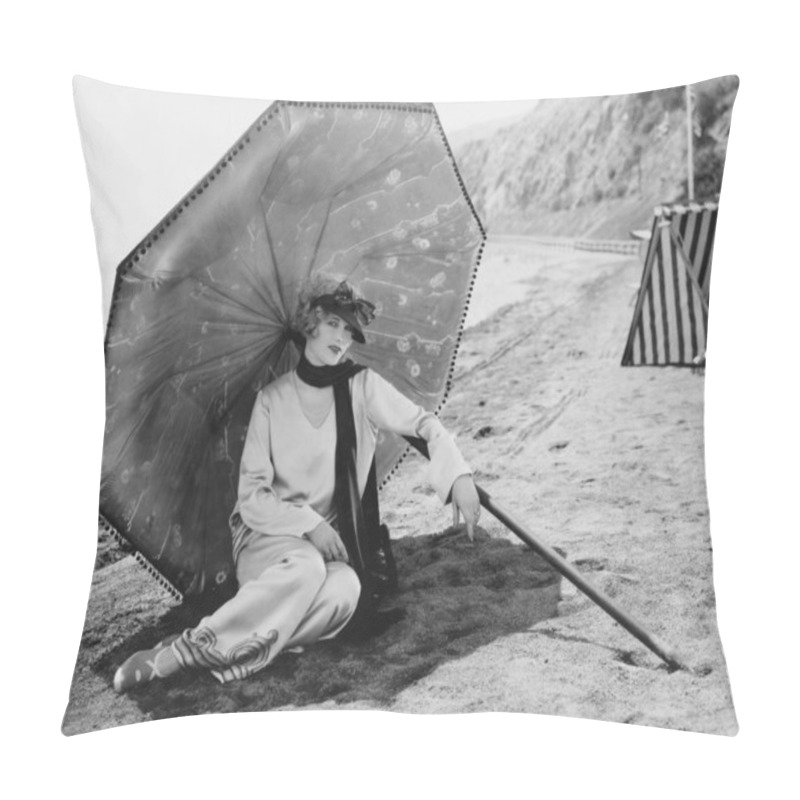 Personality  Woman With Umbrella At Beach Pillow Covers