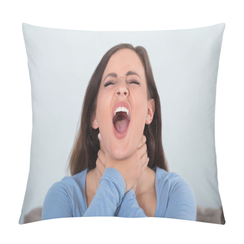 Personality  Woman Choking Can't Breath  Pillow Covers