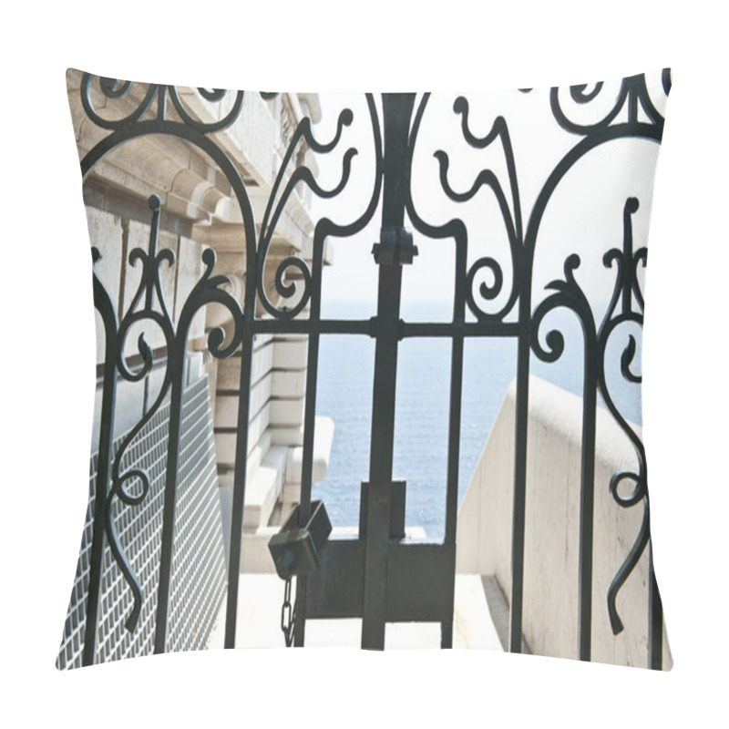 Personality  Regal Gate Pillow Covers