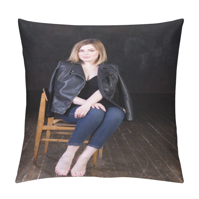 Personality  Beautiful Curvy Girl With Blond Hair And Cheerful Personality Pillow Covers