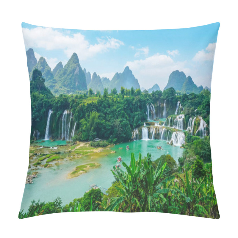 Personality  The Beautiful And Magnificent Detian Falls In Guangxi, Chin Pillow Covers