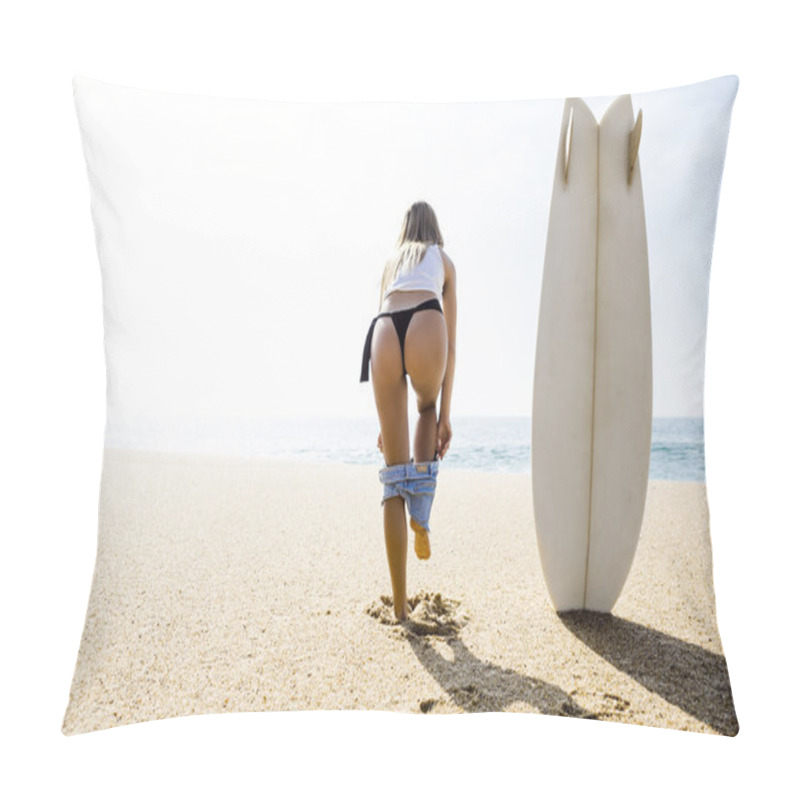 Personality  Young Surfer Girl Getting Ready To Surf Pillow Covers