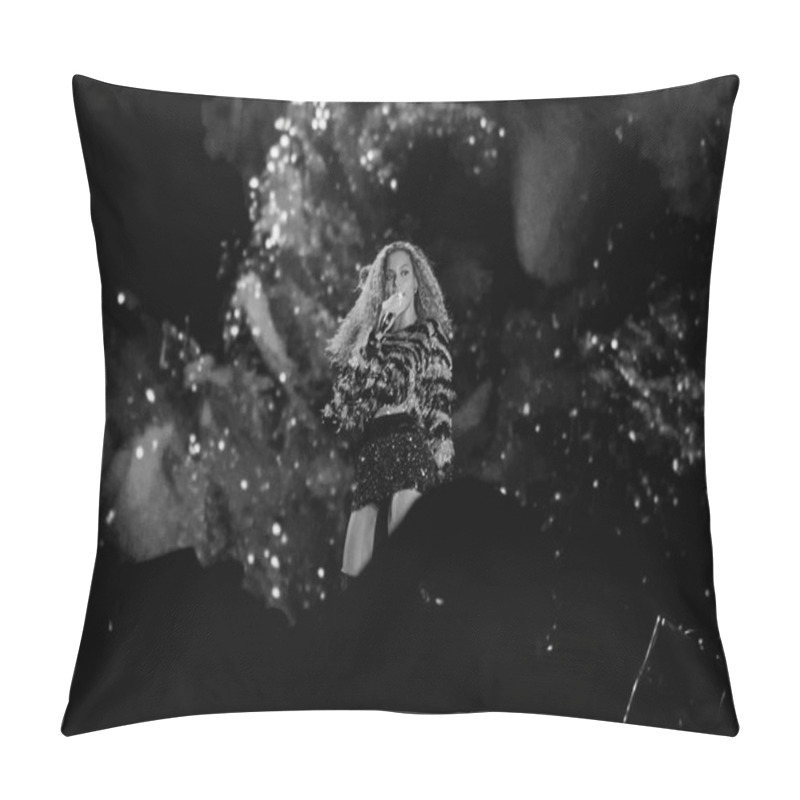 Personality  Rome Italy, 8 July 2018 , Live Concert Of Beyonce And Jay-Z OTRII At The Olimpico Stadium : The Singer Beyonce During The Concert. Pillow Covers