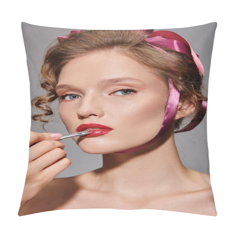 Personality  A Young Woman With A Pink Bow In Her Hair Is Applying Lipstick To Her Lips, Exuding Classic Beauty And Elegance In A Studio Setting On A Grey Background. Pillow Covers