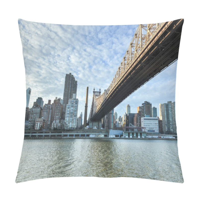 Personality  Roosevelt Island And Queensboro Bridge, Manhattan, New York Pillow Covers