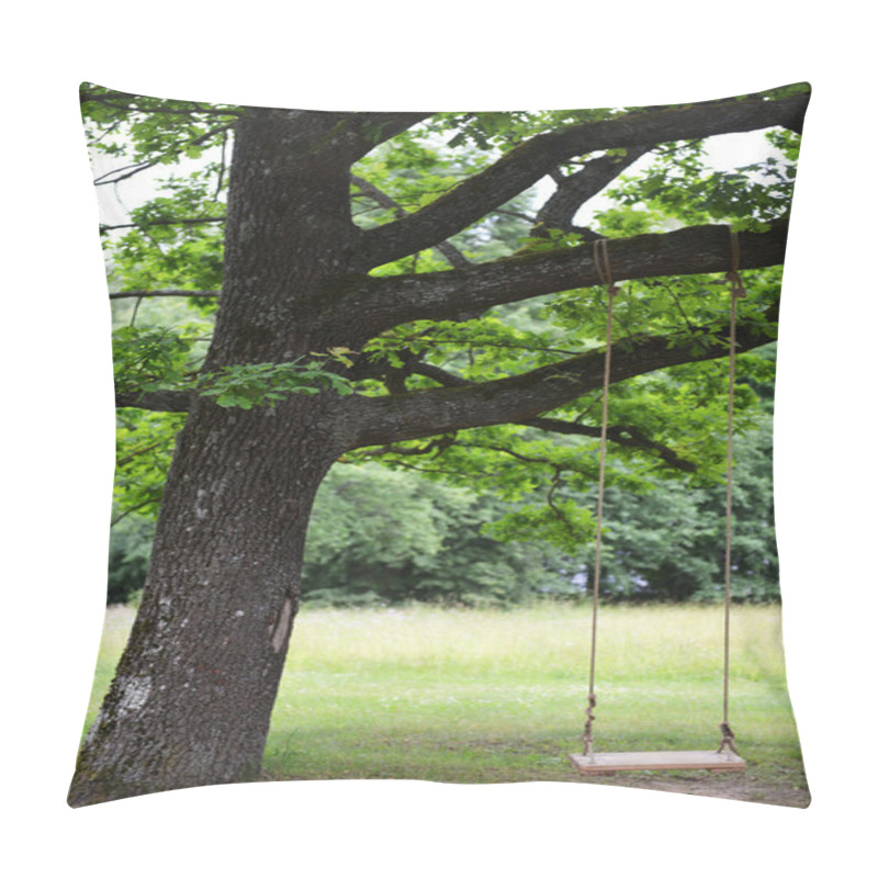 Personality  Swing  On  Oak Tree Pillow Covers