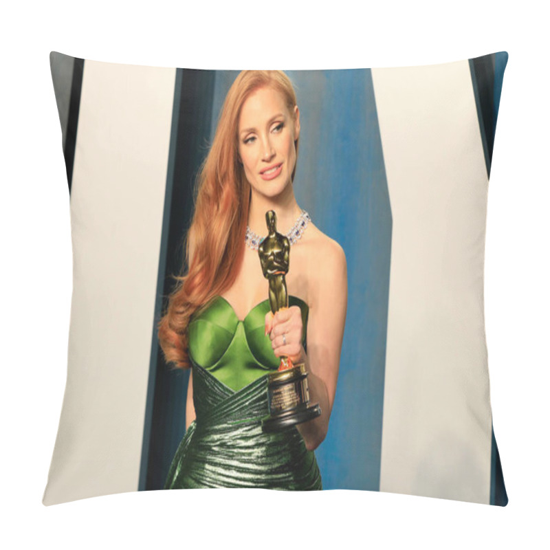 Personality  LOS ANGELES - MAR 27:  Jessica Chastain At The Vanity Fair Oscar Party At Wallis Annenberg Center For The Performing Arts On March 27, 2022  In Beverly Hills, CA Pillow Covers