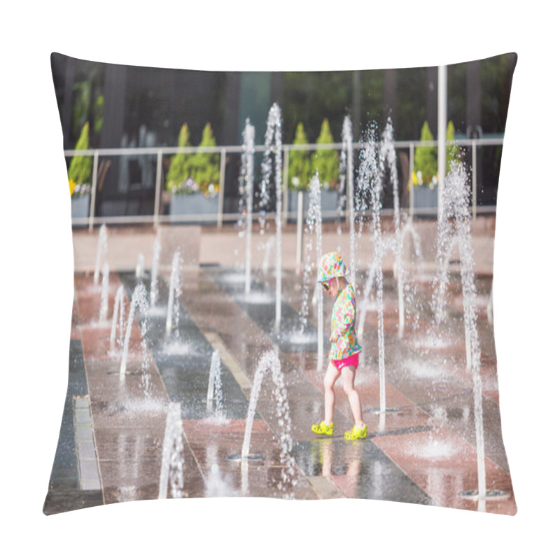 Personality  Toddler Playing With Fountains Pillow Covers