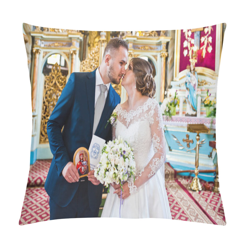 Personality  Amazing Couple Standing And Kissing In The Church After Their We Pillow Covers