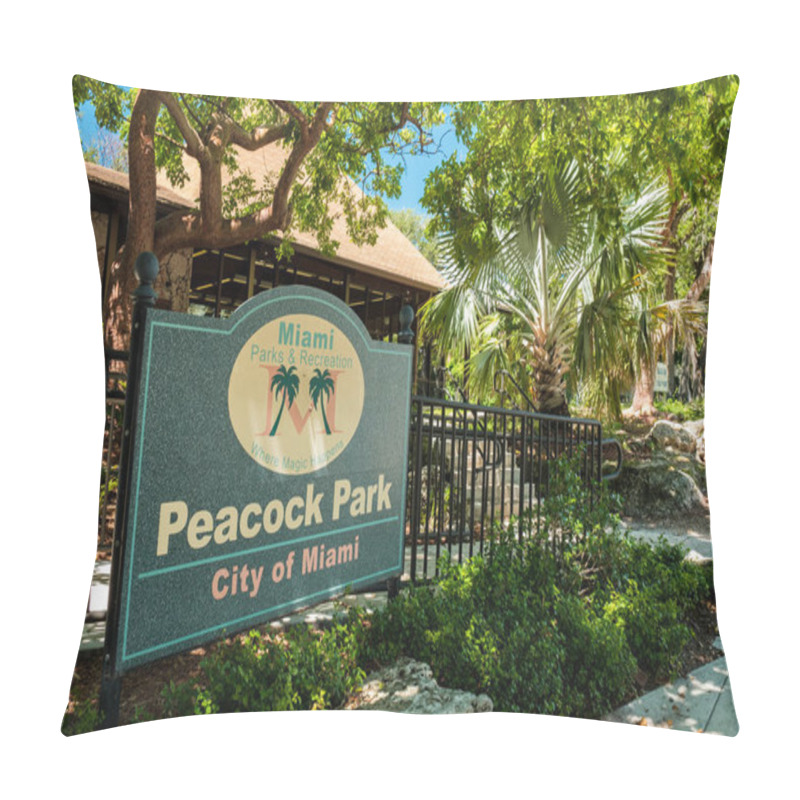 Personality  Miami, Florida - August 21, 2018:  Entrance Sign To The Popular Bayfront Peacock Park In Trendy Coconut Grove. Pillow Covers