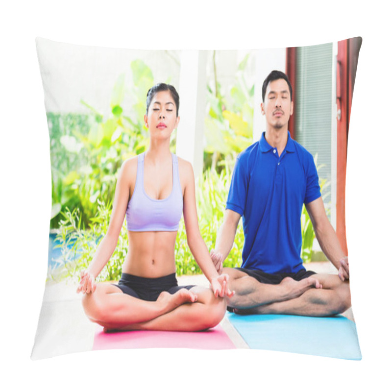 Personality  Asian Yoga Couple In Lotus Seat Mediating Pillow Covers