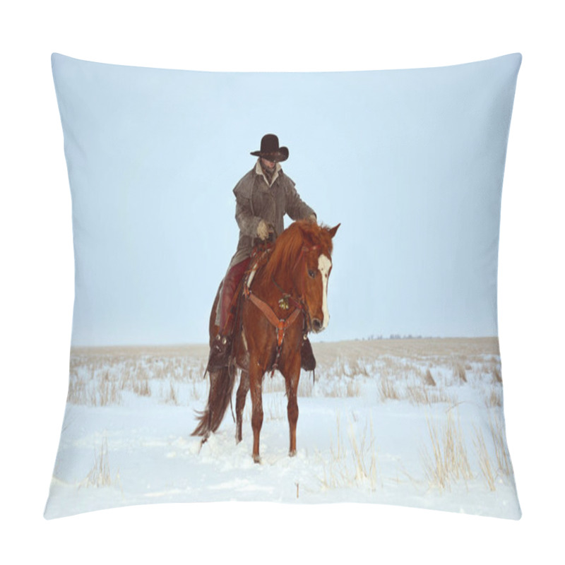 Personality  Cowboy Riding A Horse In The Snow Pillow Covers