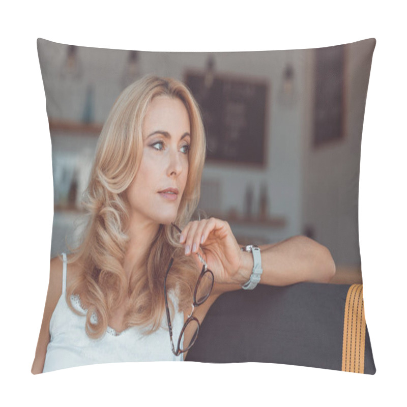 Personality  Beautiful Middle Aged Woman With Eyeglasses Pillow Covers