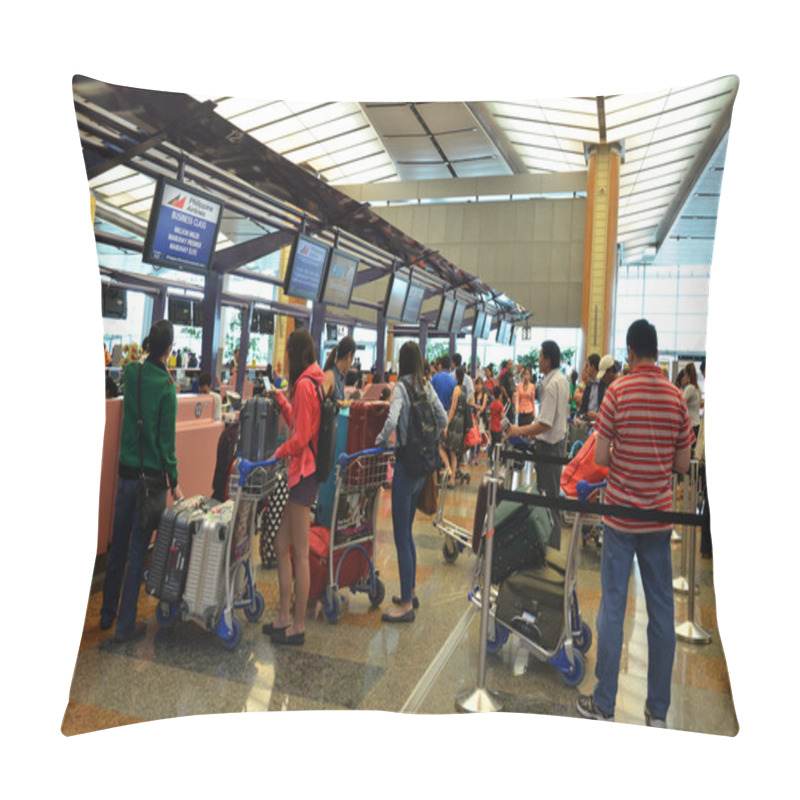 Personality  Tourists Queue In Fronts Of Ticket Counter At Singapore Airport Pillow Covers