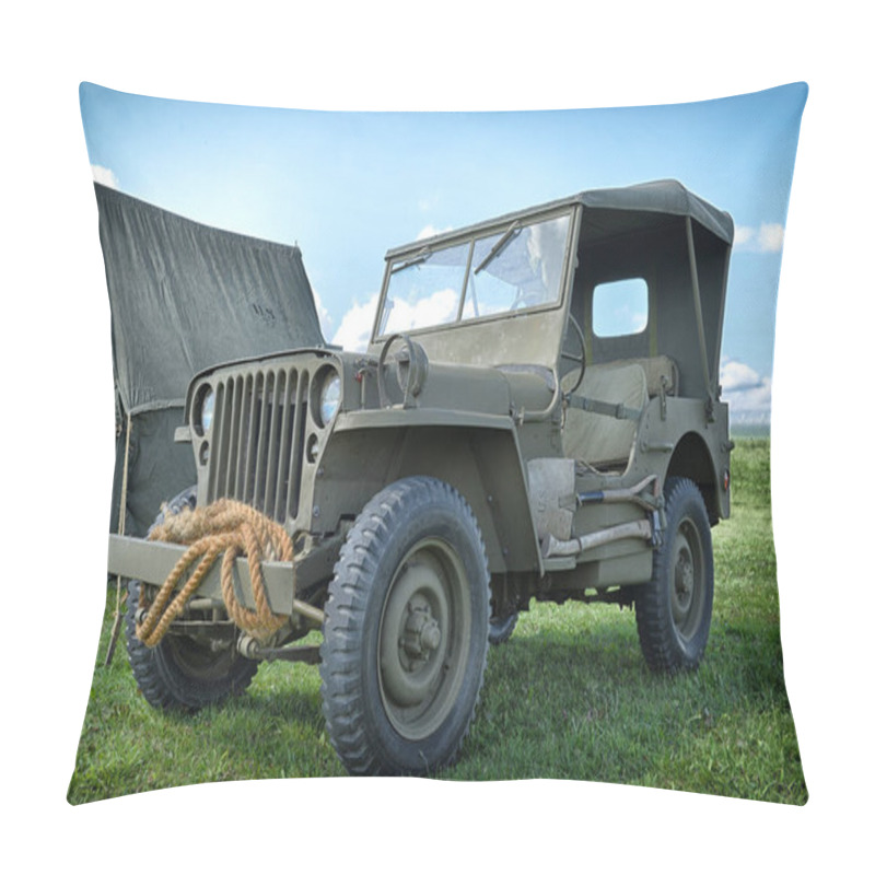 Personality  Old WW II 1/4 Ton 4x4 Truck, Willys MB  Pillow Covers