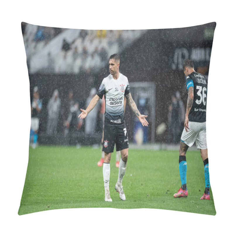 Personality  Sao Paulo (sp), Brazil 10/24/2024 - Match Between Corinthians And Racing-arg, Valid For The First Leg Of The Conmebol Sulamericana Semifinal, On The Night Of This Thursday, October 24, 2024, At Neo Quimica Arena (ronaldo Barreto / Thenews2) Pillow Covers