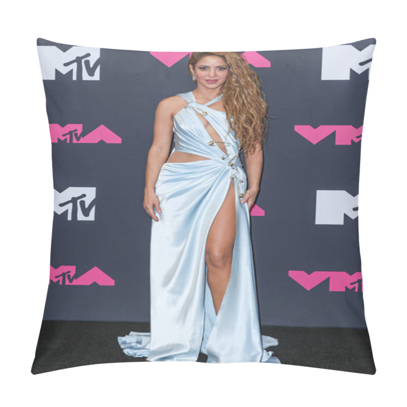 Personality  Colombian Singer And Songwriter Shakira Poses In The Press Room At The 2023 MTV Video Music Awards Held At The Prudential Center On September 12, 2023 In Newark, New Jersey, United States. Pillow Covers