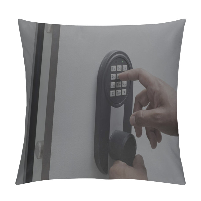 Personality  Thief Breaks Into Safe With A Combination Lock Pillow Covers