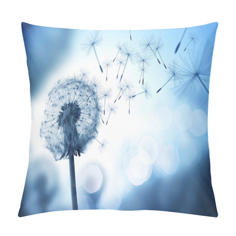 Personality  Dandelion In The Wind Pillow Covers