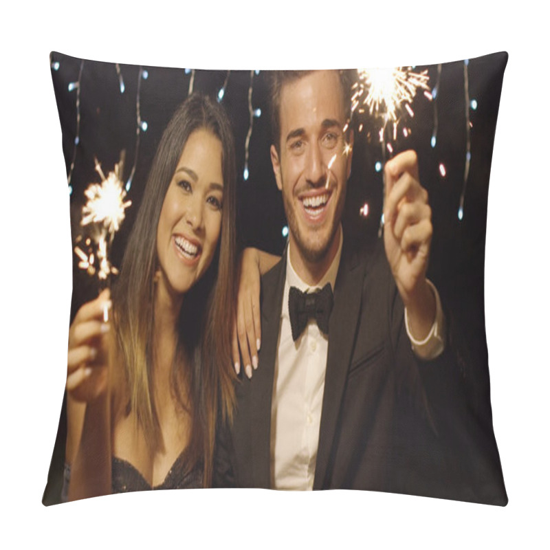 Personality  Happy Young Couple Welcoming In The New Year Pillow Covers