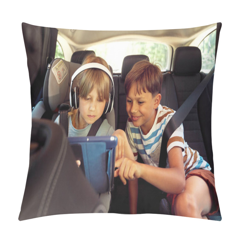 Personality  Happy Siblings On Rear Seat Of Car With Tablet Pillow Covers