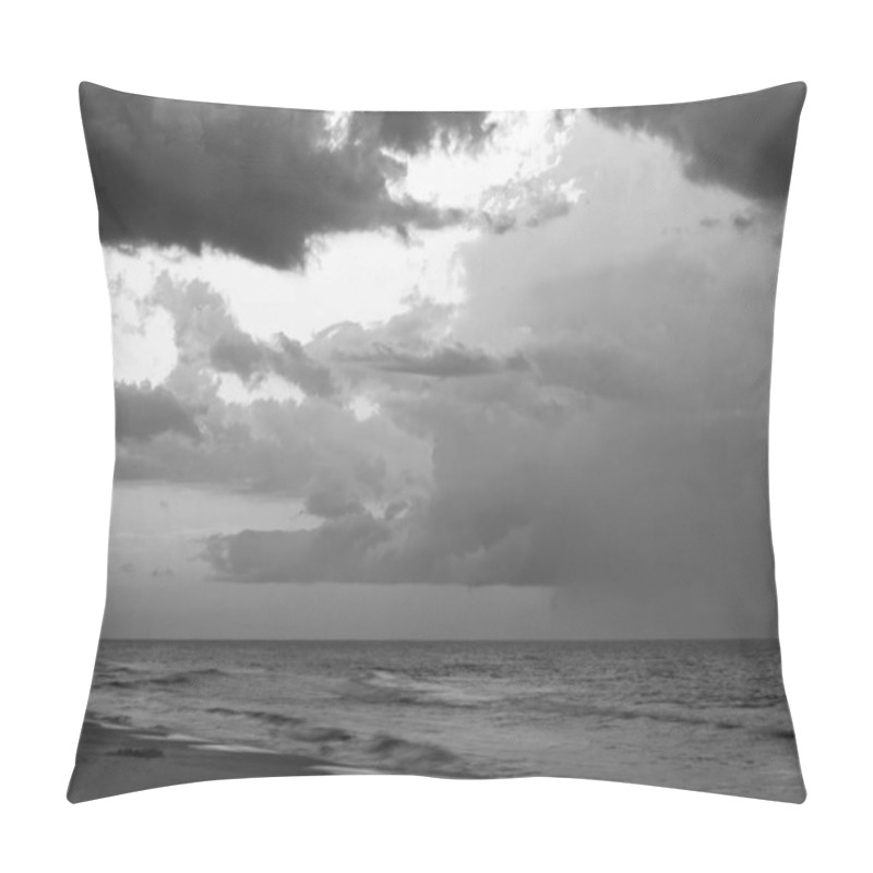 Personality  Beautiful HDR Sunset Over Sea Natural Black And White Background Pillow Covers