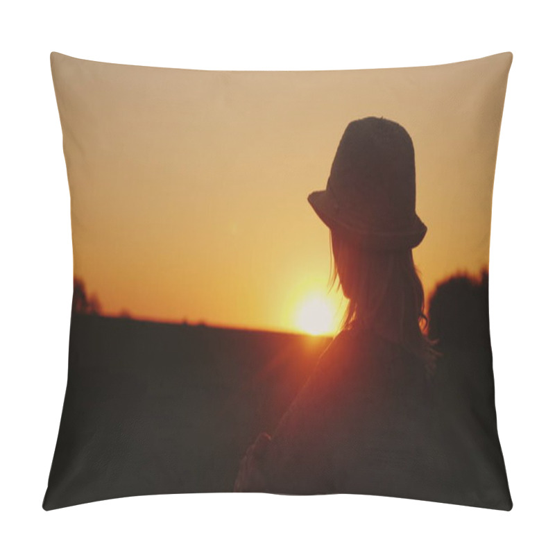 Personality  A Young Woman In A Hat Admires The Sunset In A Picturesque Place Pillow Covers