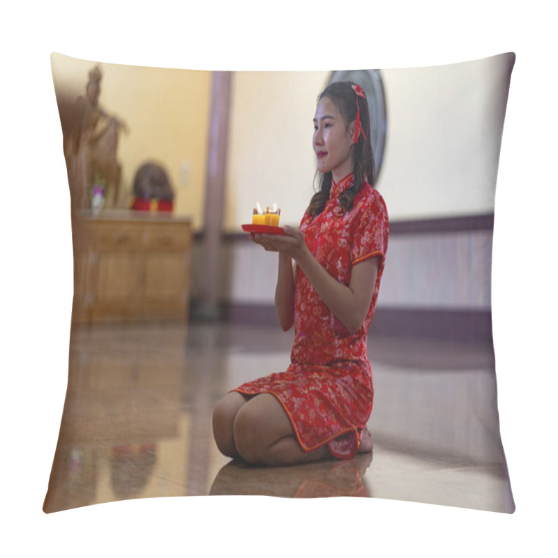 Personality  Young Woman Dressed In Traditional Red Cheongsam Kneels In Prayer, Holding A Lit Candle In Temple On Chinese New Year. Atmosphere Of Spiritual, Cultural Significance Of Lunar New Year Celebrations Pillow Covers