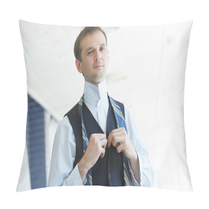 Personality  Businessman Tying His Tie Pillow Covers