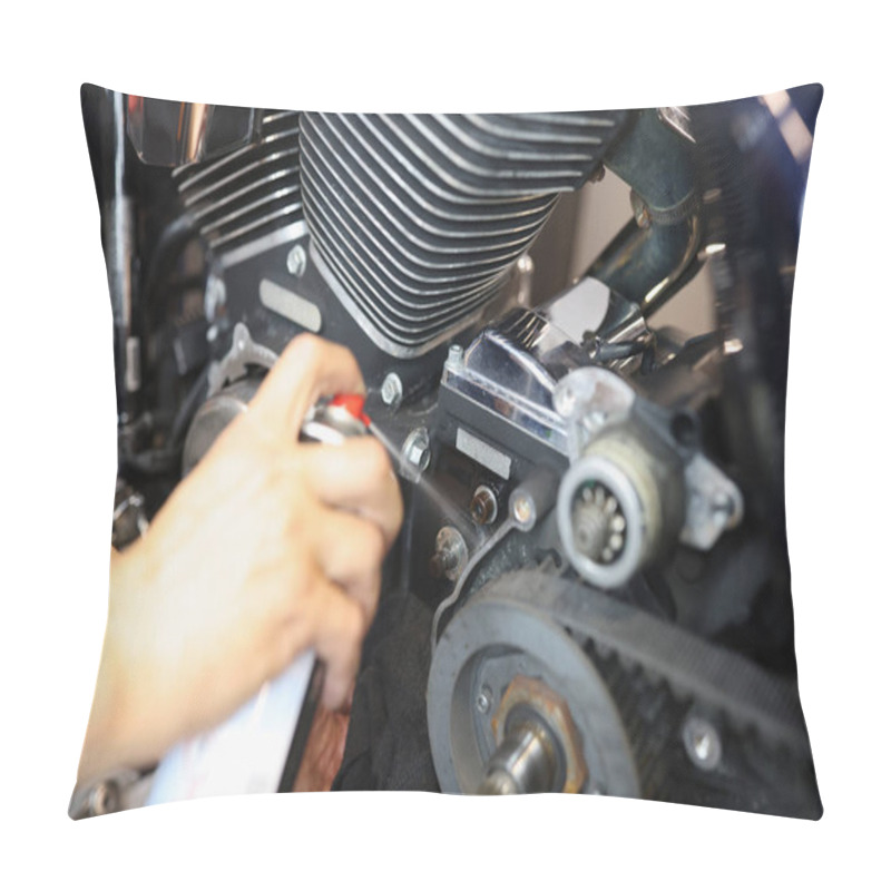 Personality  Auto Mechanic Lubricates Screws With Cleaning Agent For Machine Parts Pillow Covers