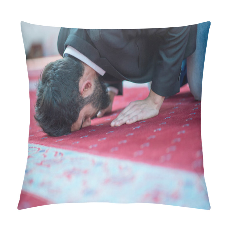 Personality  Muslim Arabic Man Praying Pillow Covers