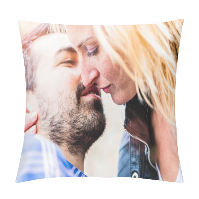 Personality  Flirting Couple Able To Kiss Pillow Covers