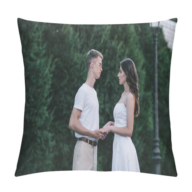 Personality  Beautiful Wedding Couple Holding Hands And Looking At Each Other Pillow Covers