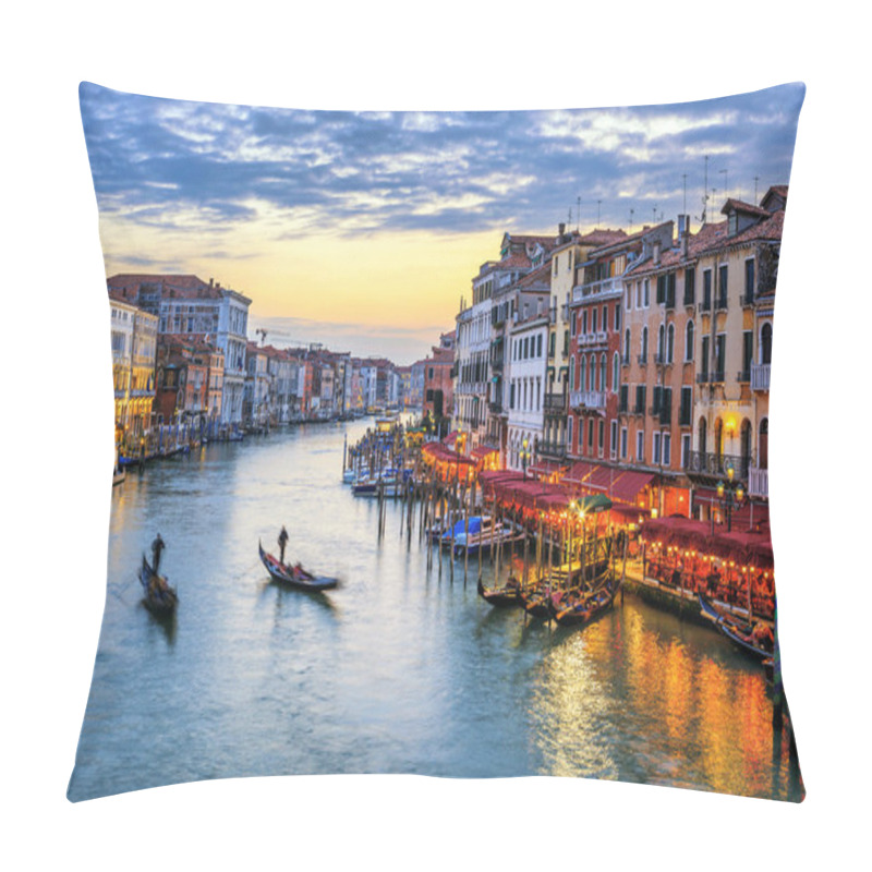 Personality  Gondolas At Sunset In Venice Pillow Covers