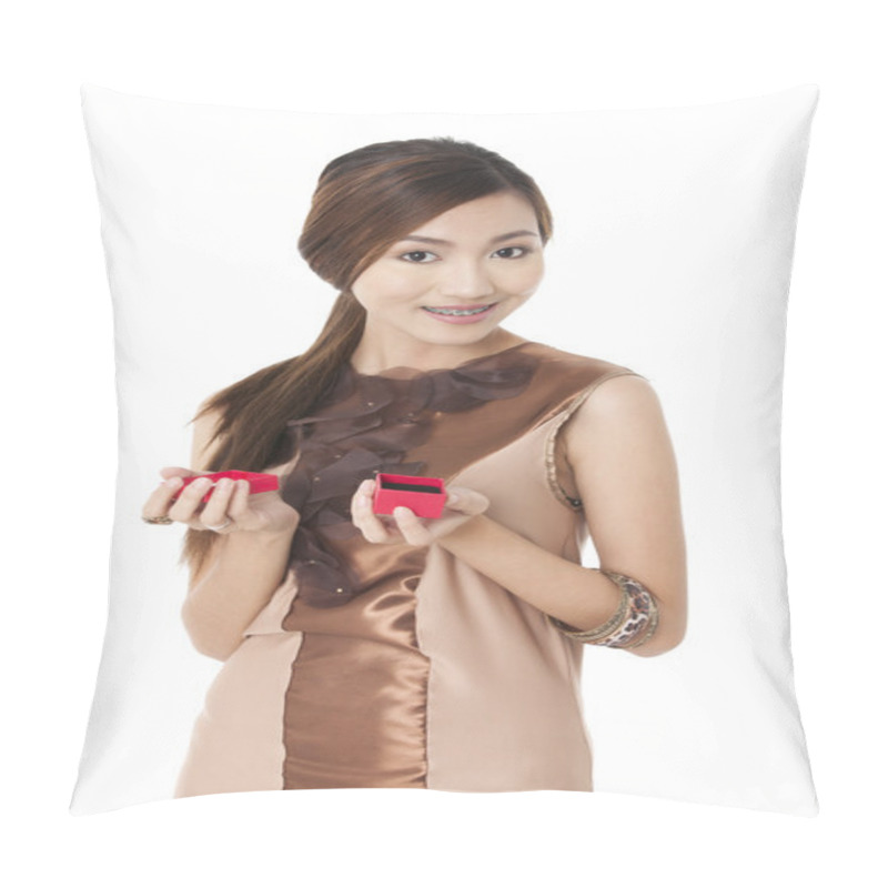 Personality  A Happy Woman With An Empty Jewelry Box Pillow Covers